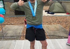 Dan Simon giving the thumbs up after completing the 2018 Brighton Marathon.